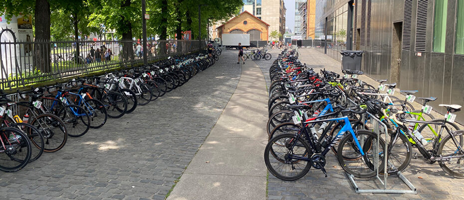 Bild zum Artikel: Fahrradstellplatz nach dem Rennen